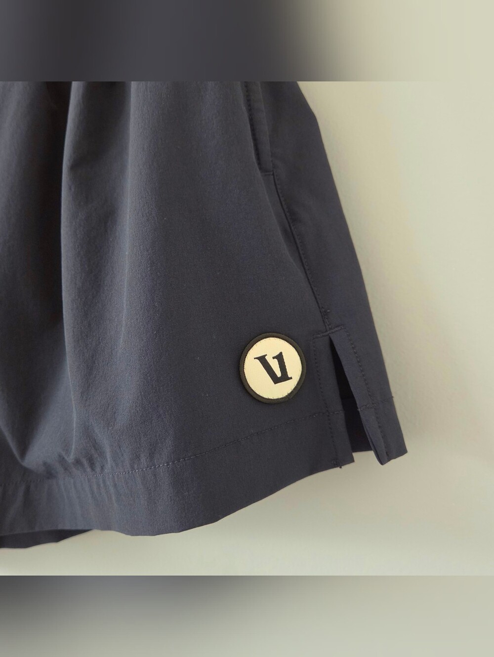 Vuori Women's Solar Short - Ink - Medium - VW3056 - EUC - Picture 5 of 9